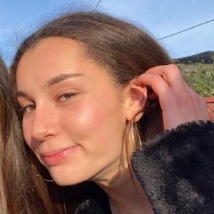 Meet your Posher, Amira